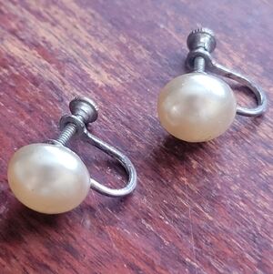 Vintage Sterling Silver~ Cream Pearl Screw-Back Earrings
